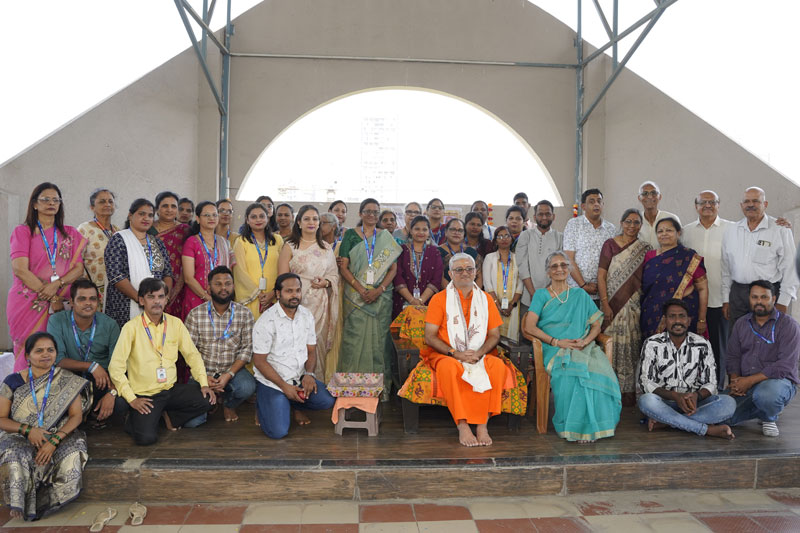 A Blessed Visit by Swamiji to Airoli Centre